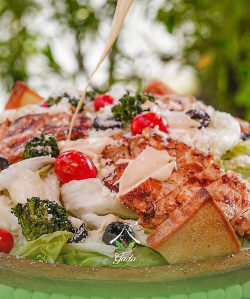 رستوران غذای خانگی و سالاد بار گادو طلایی در کیش