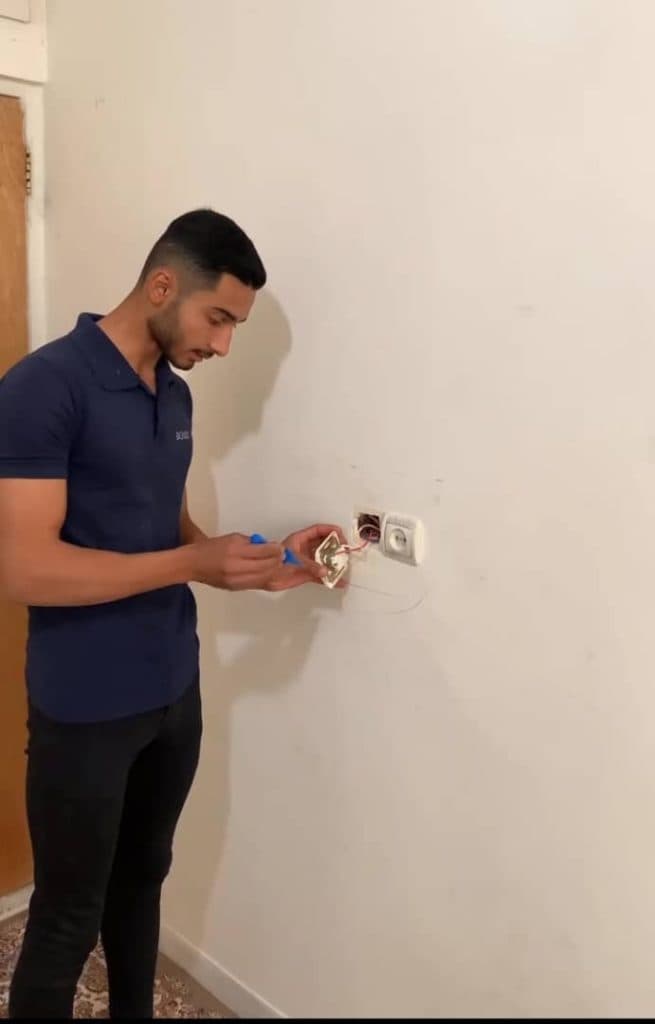 برقکاری ساختمان حمزه پور در گلبهار