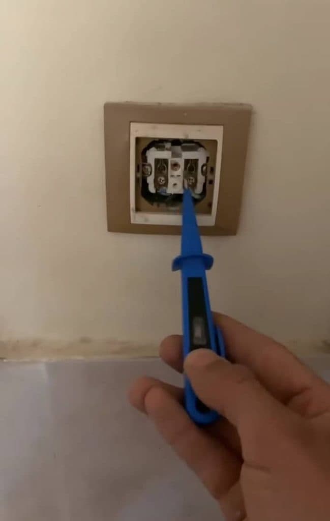 برقکاری ساختمان حمزه پور در گلبهار