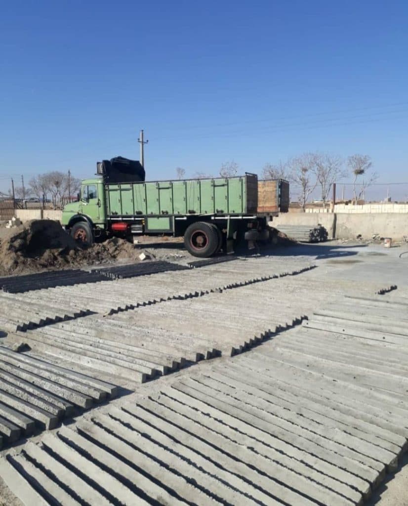 کارگاه پایه فنس سیمانی آریا بتن در تاکستان