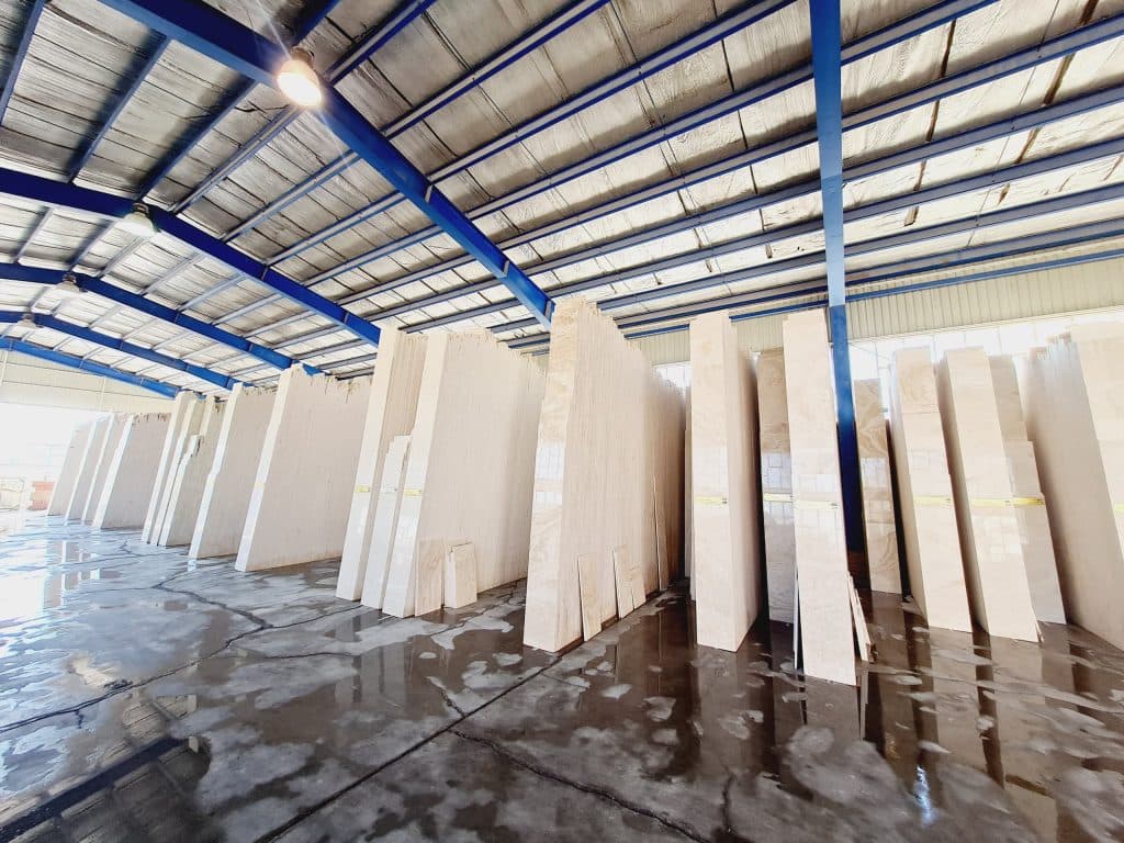 سنگ سفید میاندواب ایران سنگ در شهرک صنعتی رضوانشهر