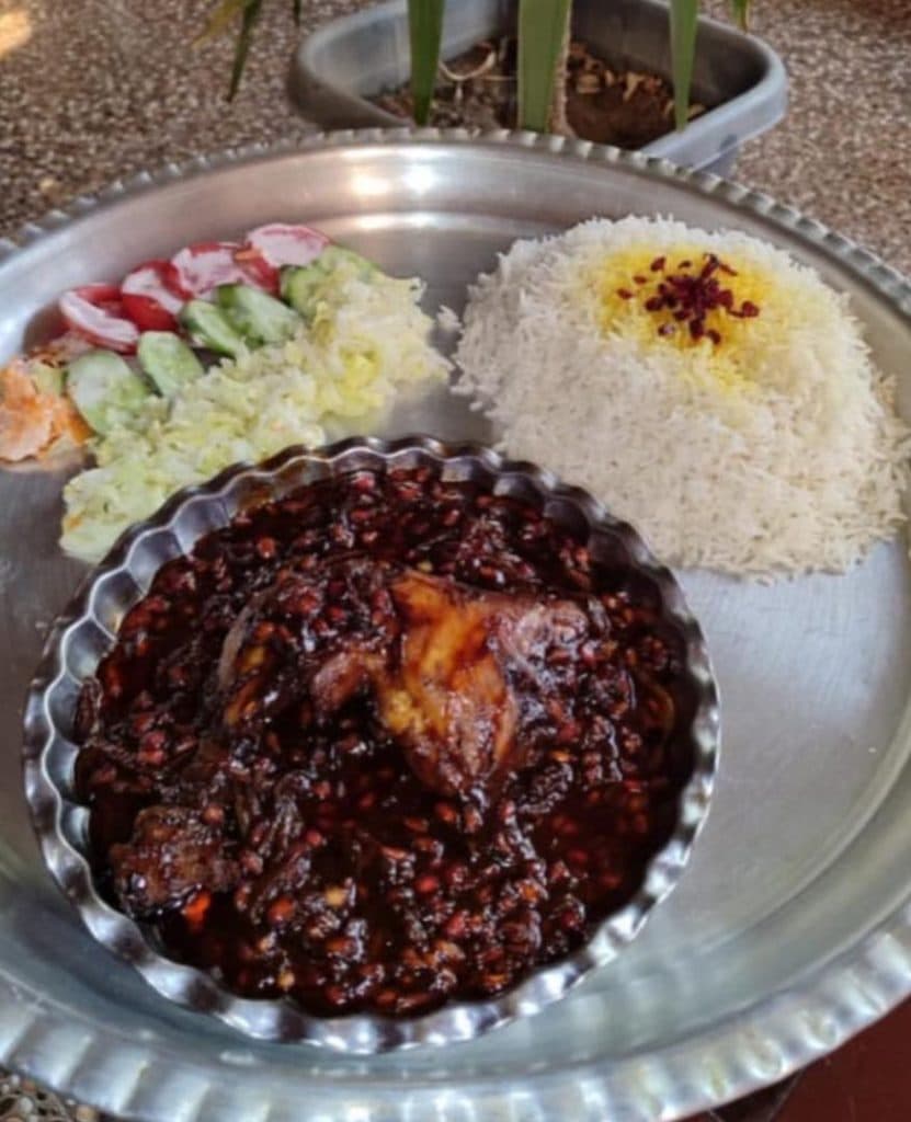 باغ رستوران فانوس در ورنامخواست