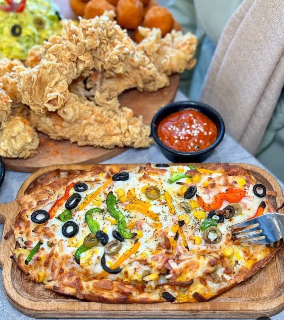 کافه دانش در جزیره قشم