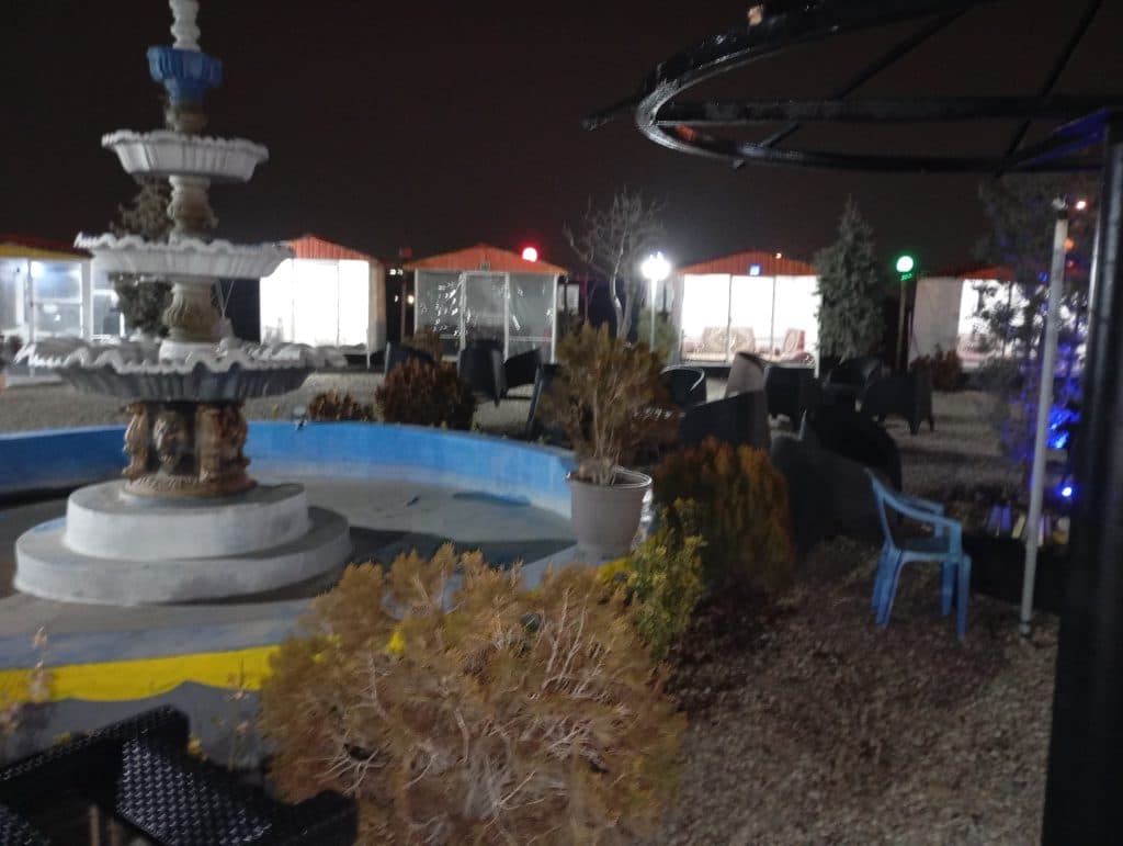 باغچه رستوران عالیجناب در پردیس