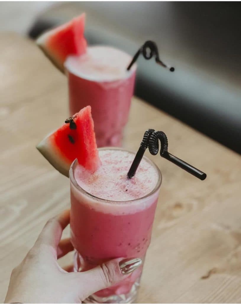 کافه رستوران پیشرو پک در ایزدشهر