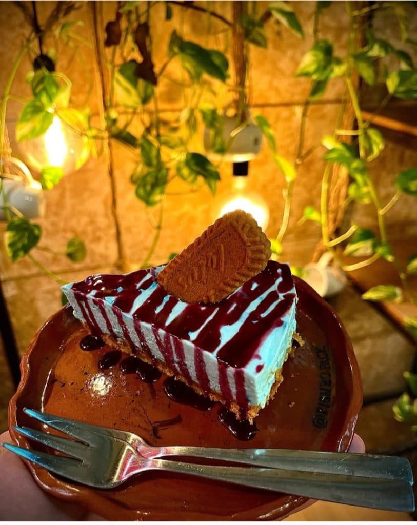 کافه رستوران پیشرو پک در ایزدشهر