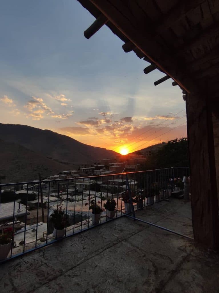 اقامتگاه بومگردی مامان آذر در همدان