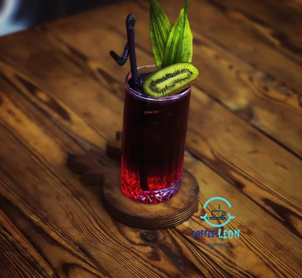 کافی شاپ لئون در کازرون