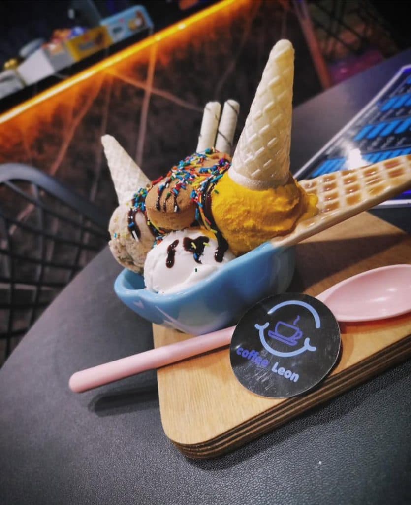 کافی شاپ لئون در کازرون