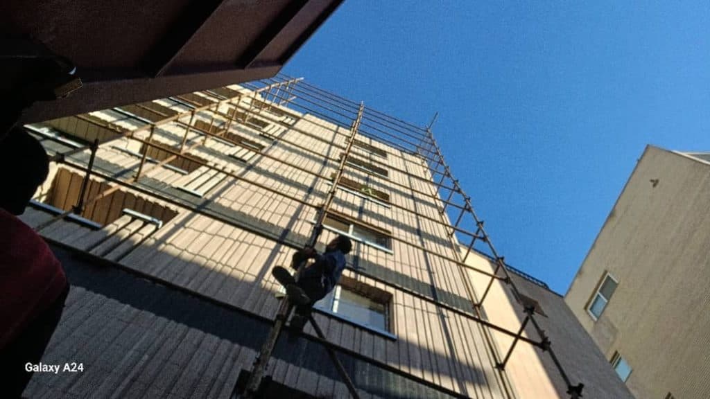 اجرا و نصب داربست فلزی مناسب حیدری در آبشار سوم اصفهان