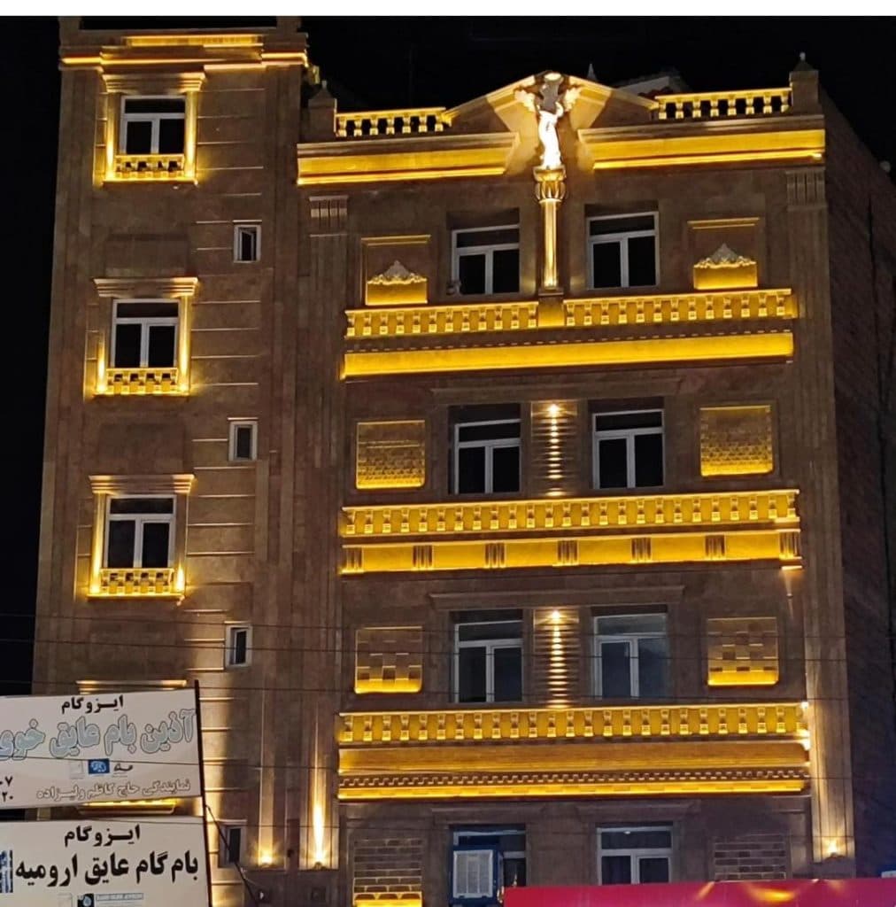 اقامتگاه شبانه روزی مادر در میدان استاندارد خوی