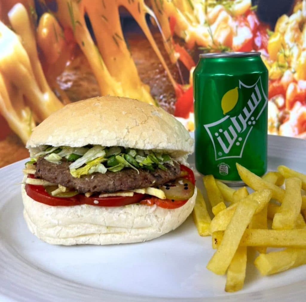 کافه دانش در جزیره قشم