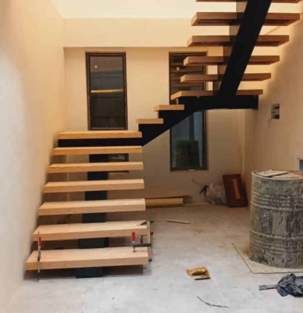 ساخت پله پیچ و آماده شیران استیل در تالش