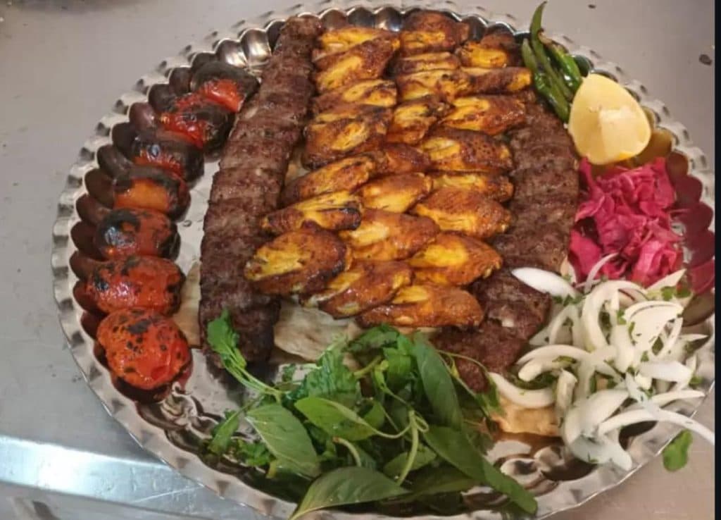 کته کبابی عباس بناب نان داغ کباب داغ در بجنورد