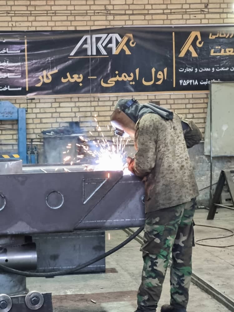 تولید و تعمیر جرثقیل آراکس صنعت در اصفهان