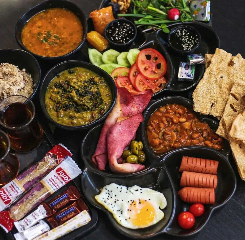 کافه رستوران باباس در پیروزی تهران