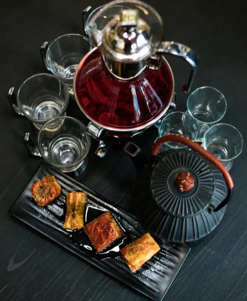 کافه رستوران باباس در پیروزی تهران