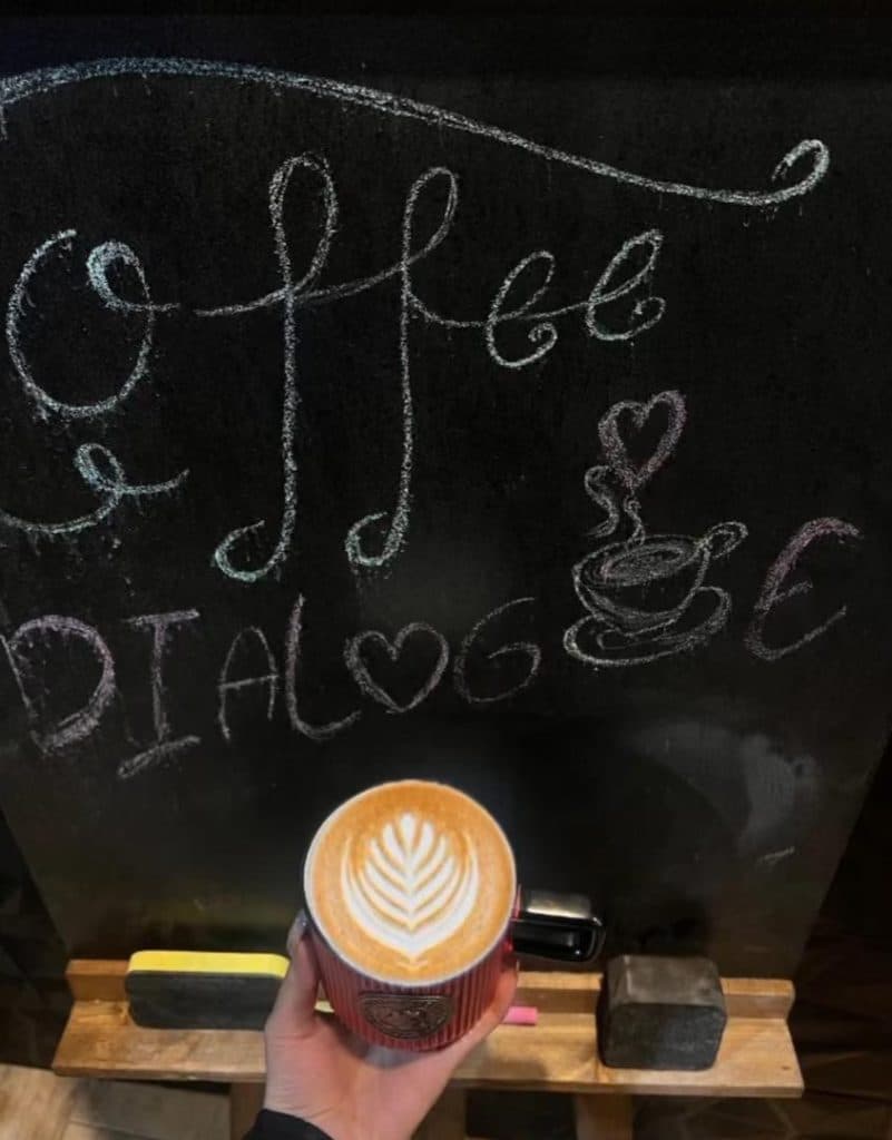 کافه دیالوگ در بلوار کریمی نوشهر