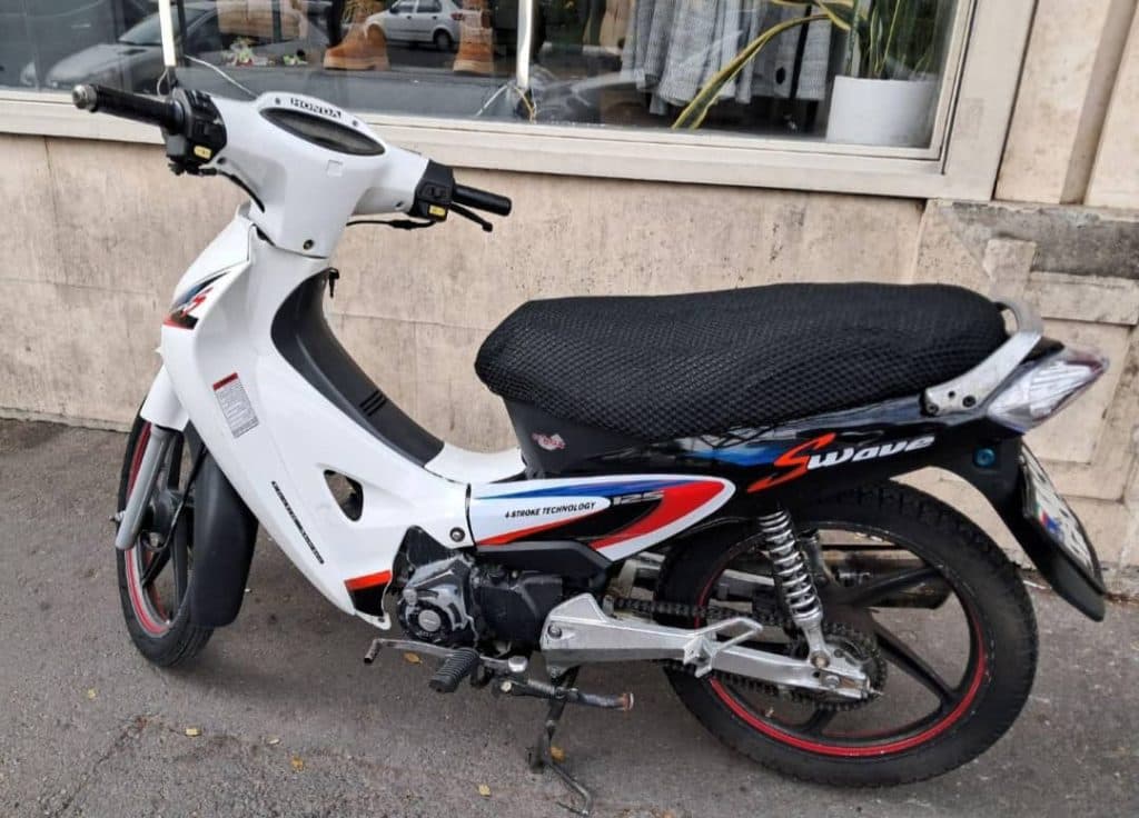 پیک موتوری شهر گاندی در ونک تهران