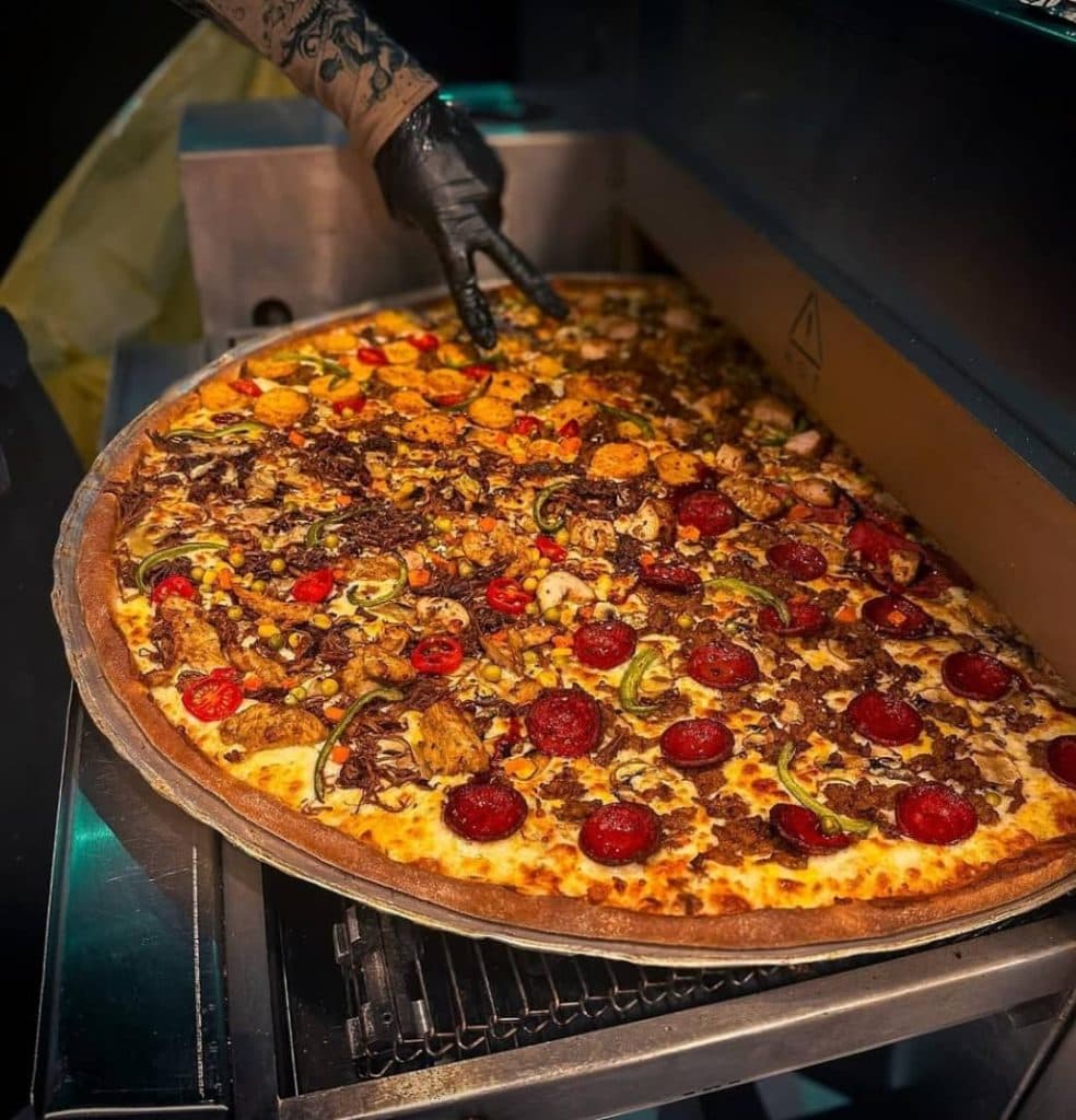 پیتزا خانواده حدادی در گچساران