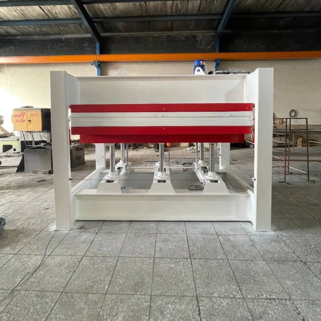 طراحی و تولید دستگاه پرس چوب نیوتکنیک در اصفهان