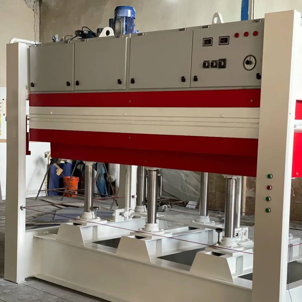 طراحی و تولید دستگاه پرس چوب نیوتکنیک در اصفهان