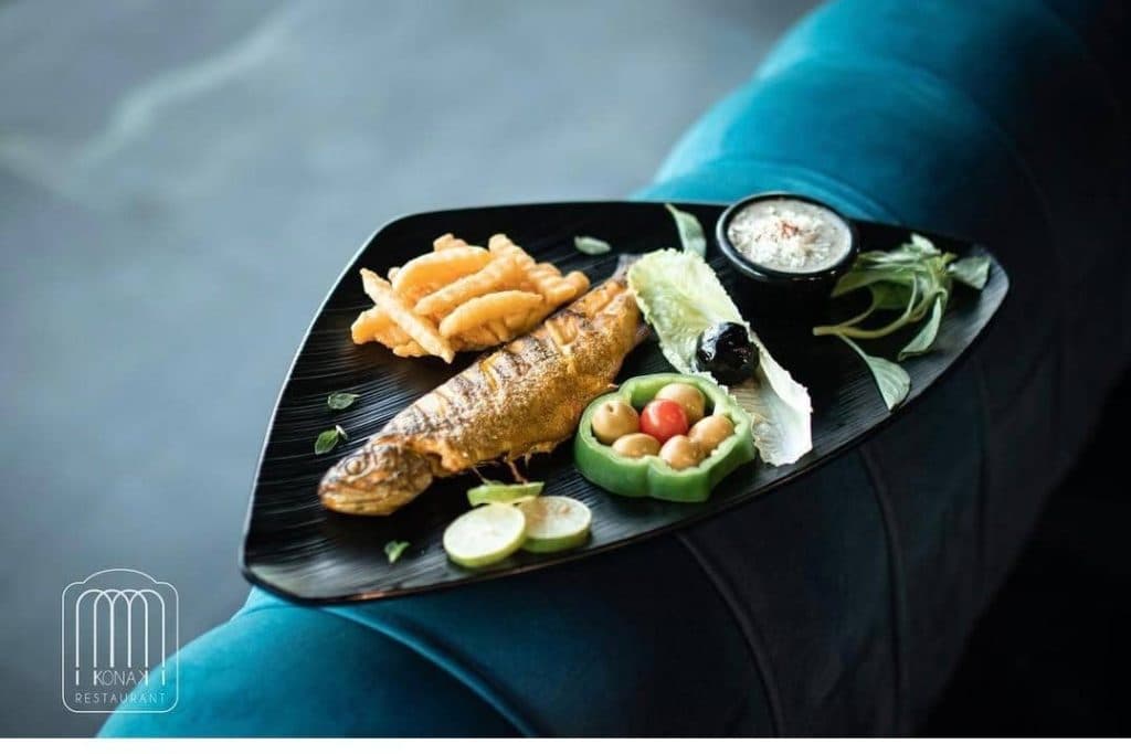 رستوران کوناک در میدان بسیج تبریز