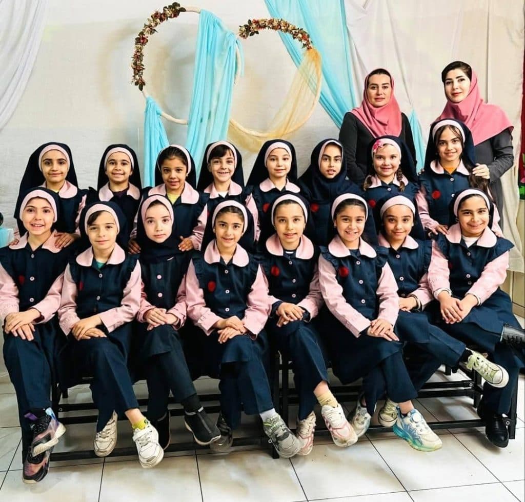 پیش دبستانی و دبستان دخترانه و پسرانه مهرآفرین در اصفهان