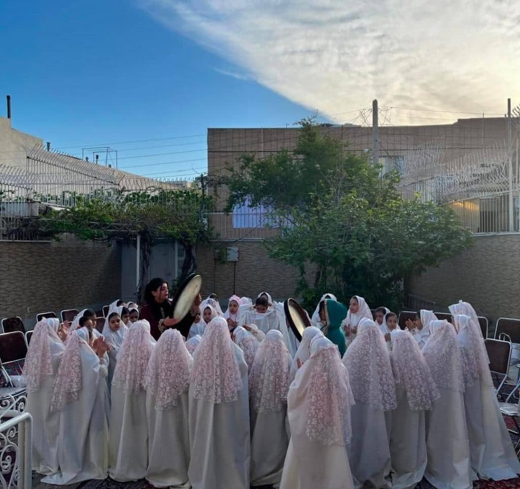 پیش دبستانی و دبستان دخترانه و پسرانه مهرآفرین در اصفهان