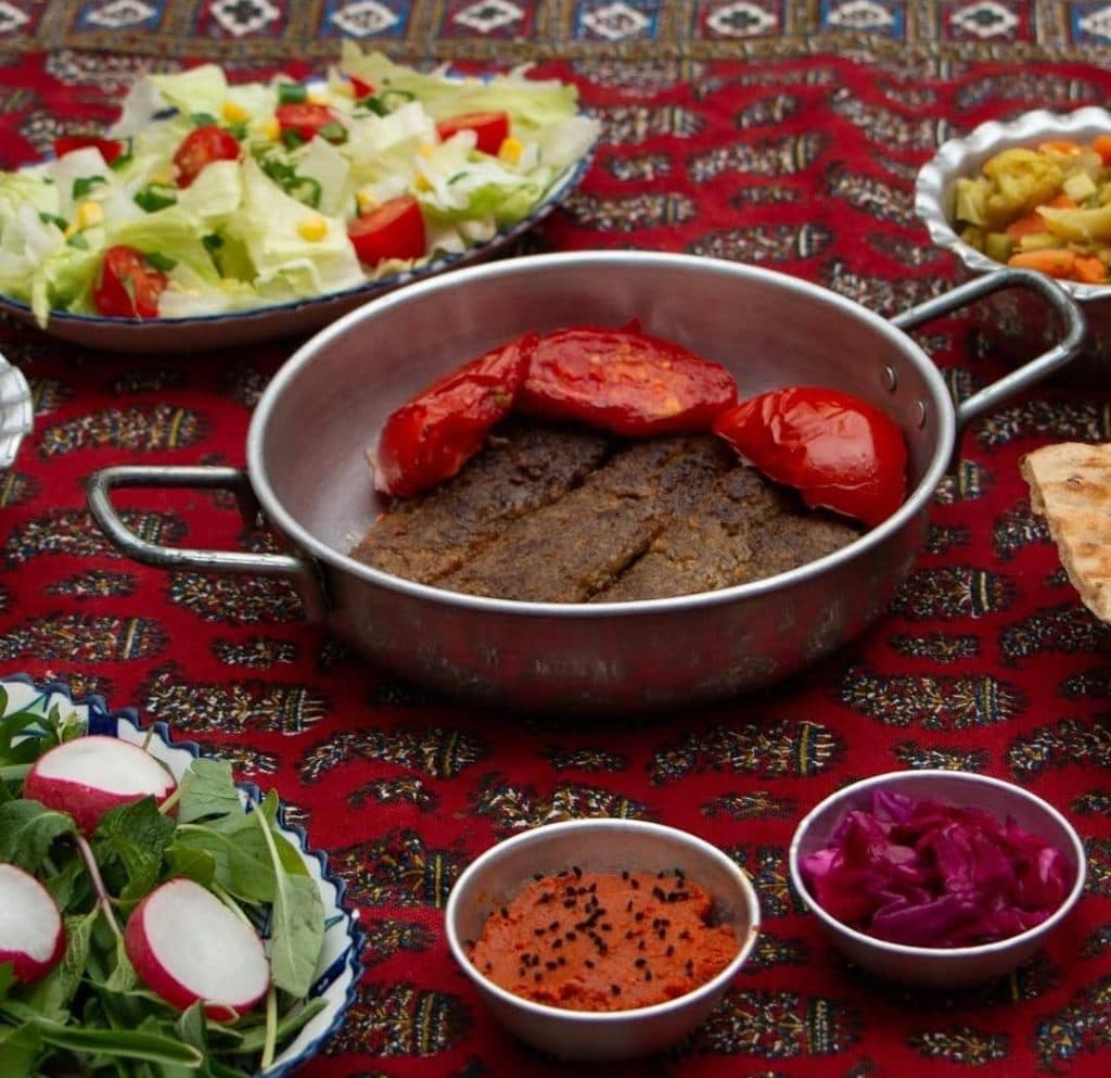 کافه رستوران سنتی ترنج در یزد