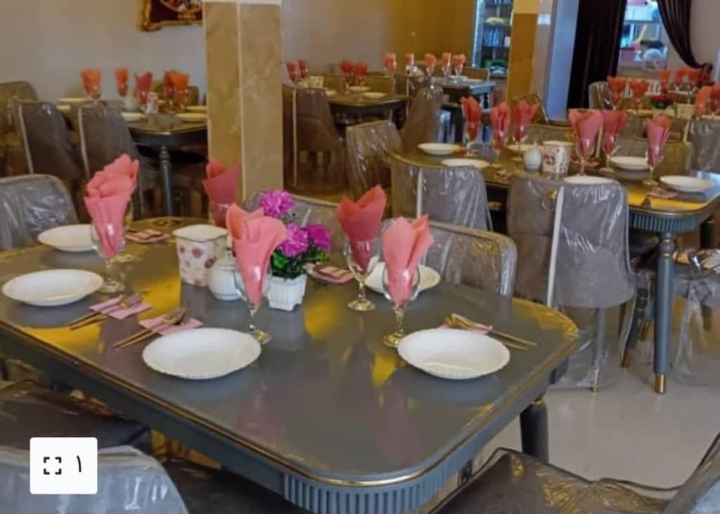 رستوران بیرون بر آرمان در ماکو