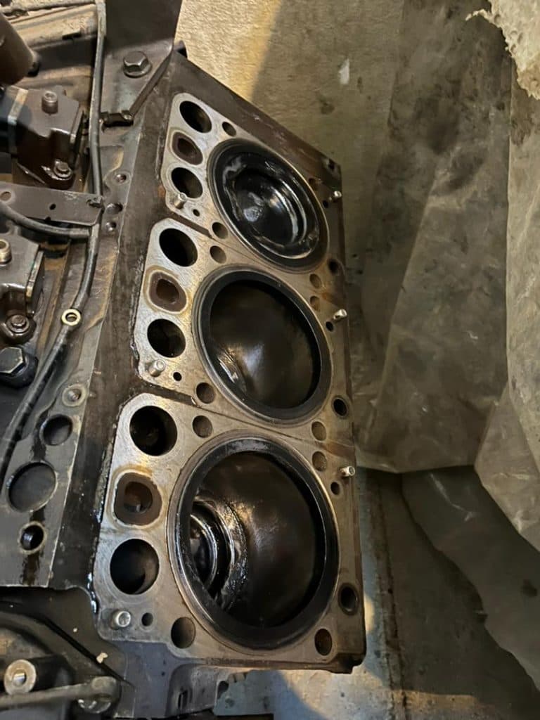 تعمیرگاه و فروشگاه مرسدس بنز دو برادر در یزد