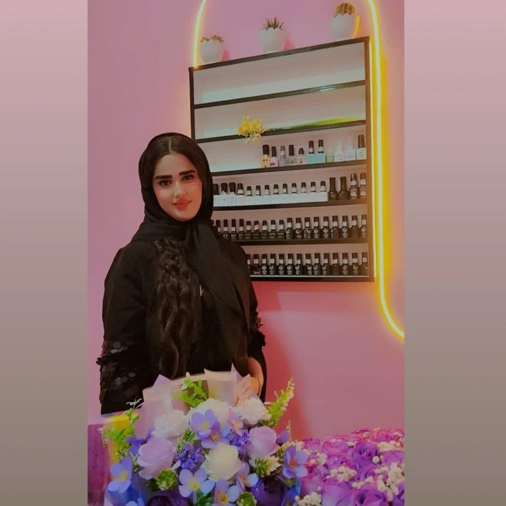 آکادمی تخصصی ناخن مدیا در میدان مرکزی دورود