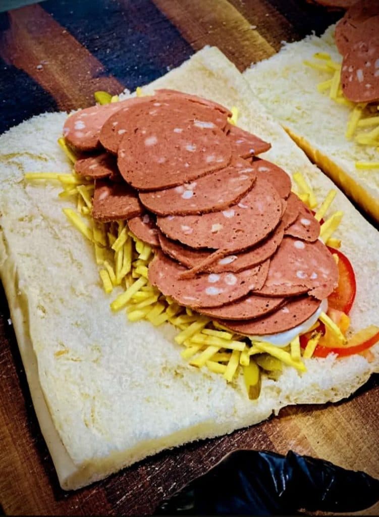 ساندویچ سرد بیکن فود در مشهد