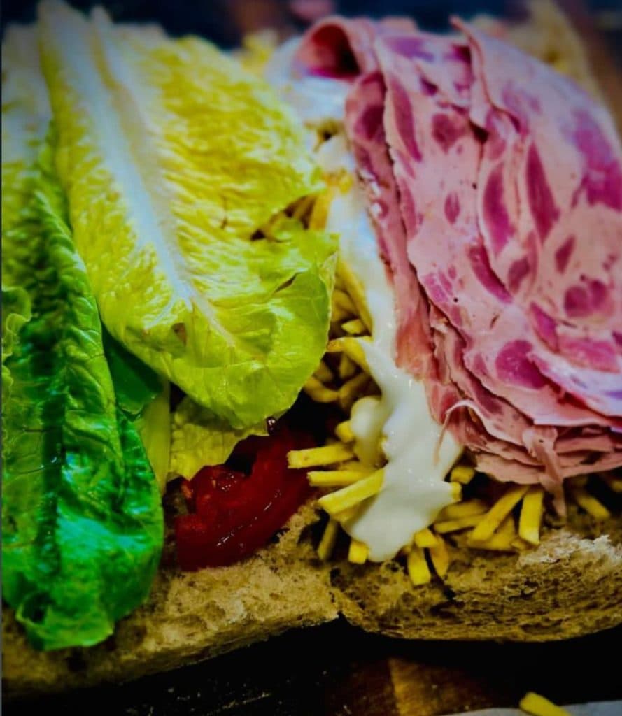 ساندویچ سرد بیکن فود در مشهد