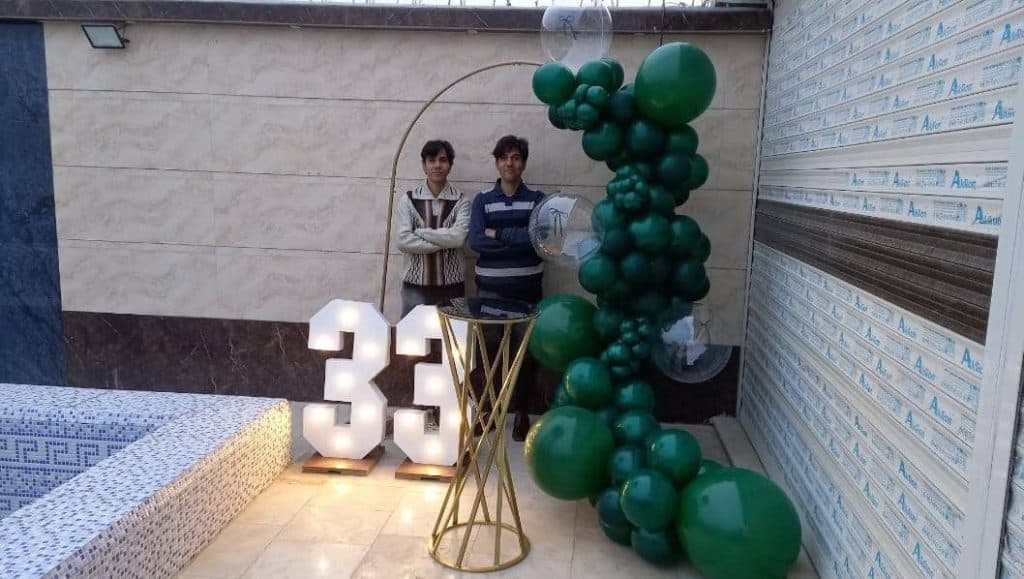 بادکنک آرایی دوقلوها در اصفهان