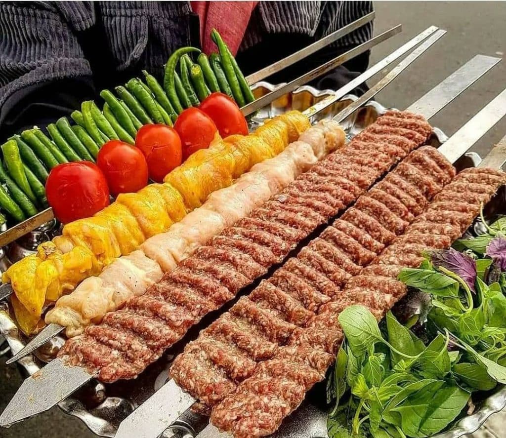 کباب ساطوری نگین بناب آذربایجان در اصفهان