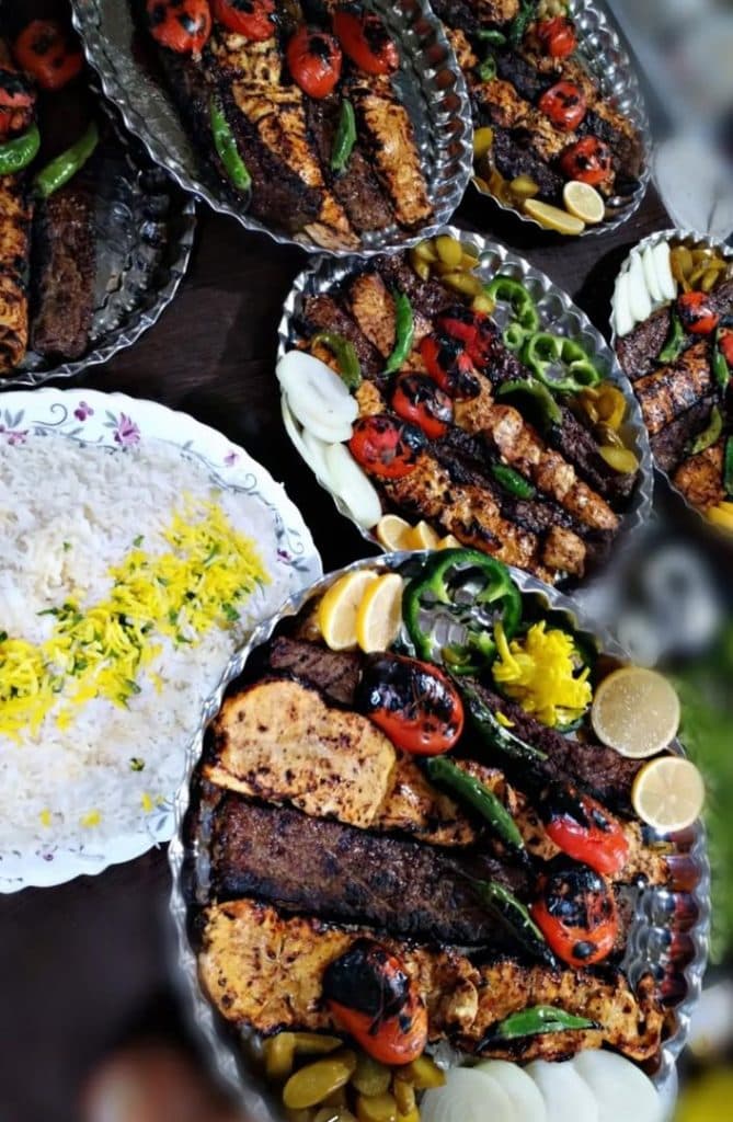 کافه رستوران یارپاق در جاده فیرورق