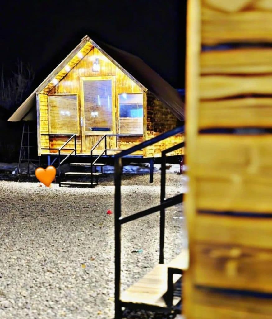 کافه رستوران یارپاق در جاده فیرورق