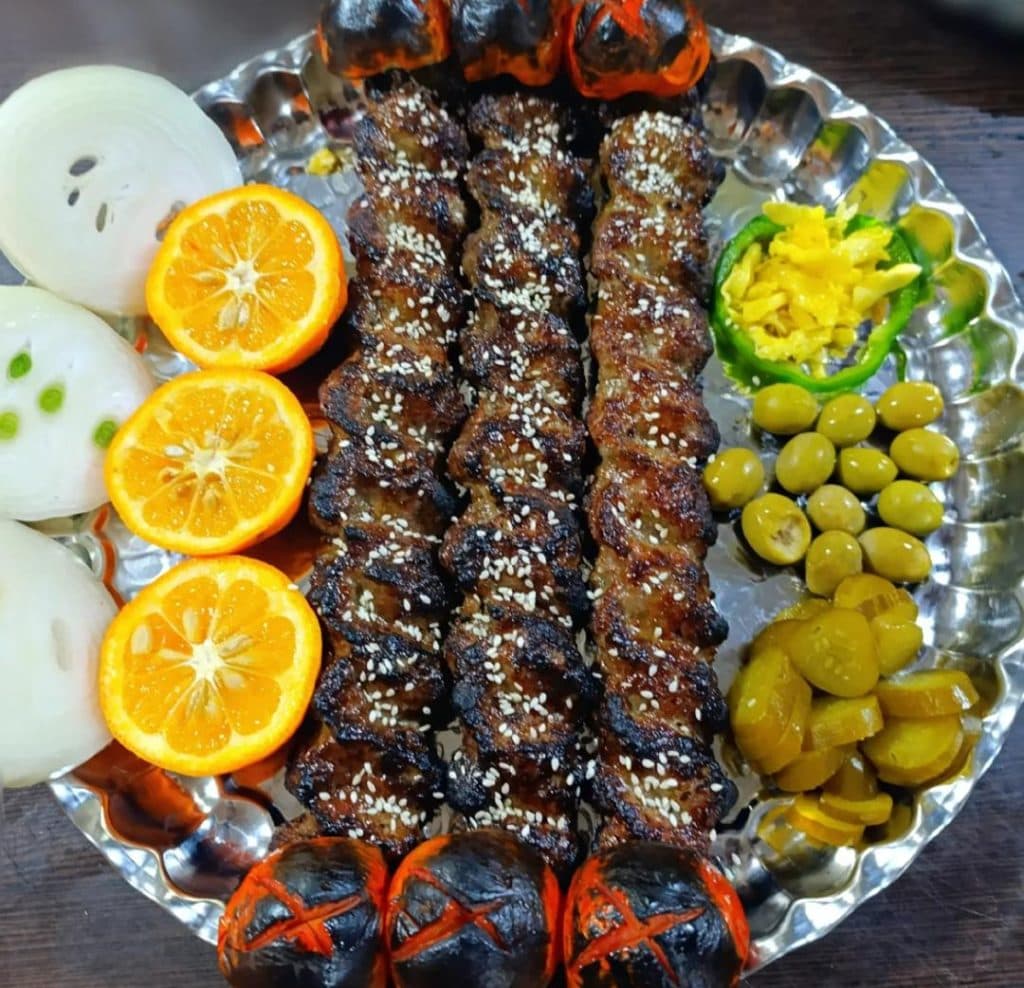 کافه رستوران یارپاق در جاده فیرورق