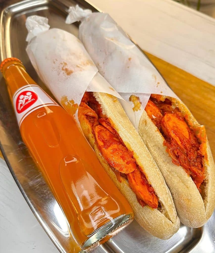 برگر زغالی یاس برگر در سیرجان