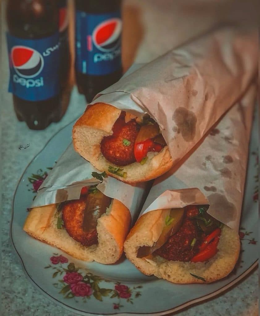 برگر زغالی یاس برگر در سیرجان