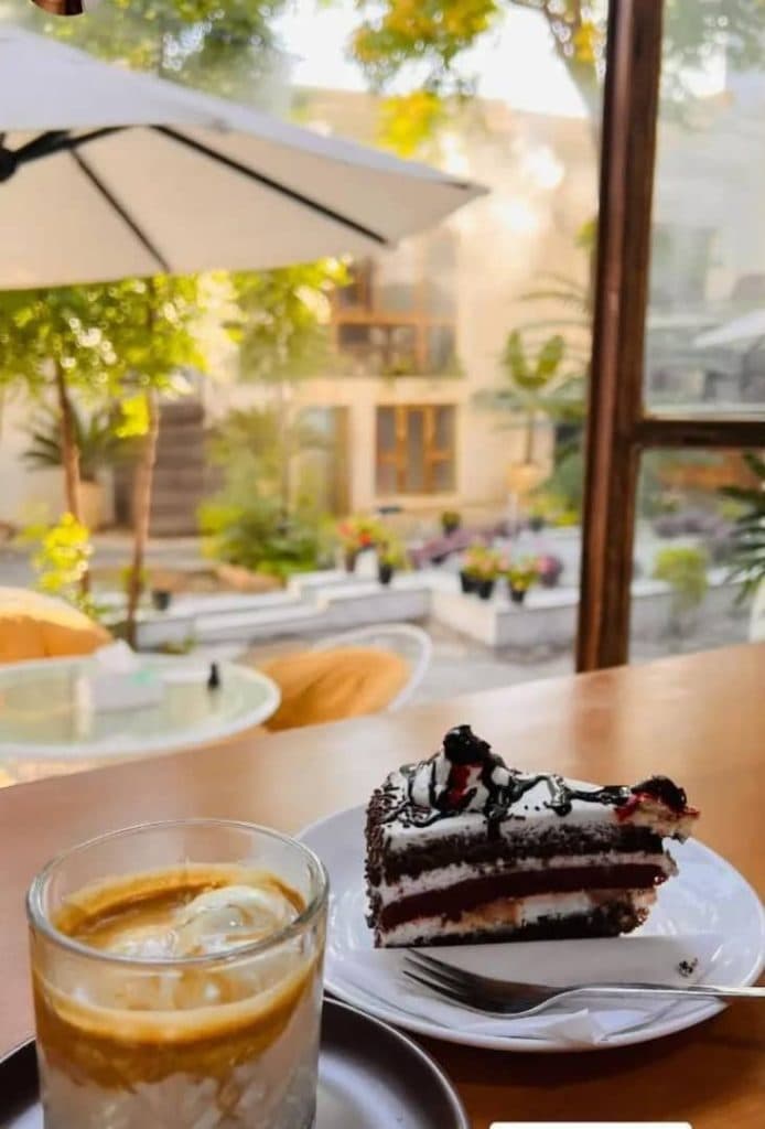 کافه رستوران عمارت بی بی در ایلام