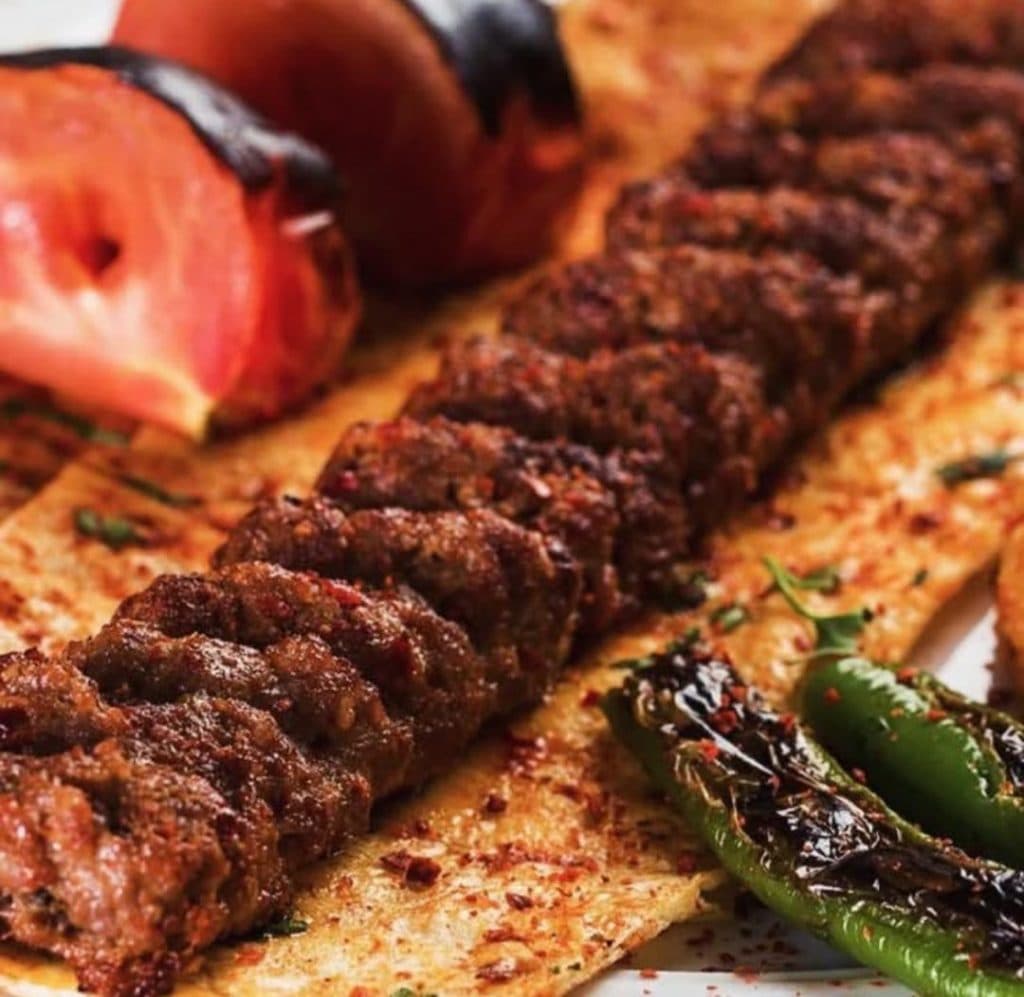 کافه رستوران بین المللی مجلل قازانچایی در میرداماد تهران