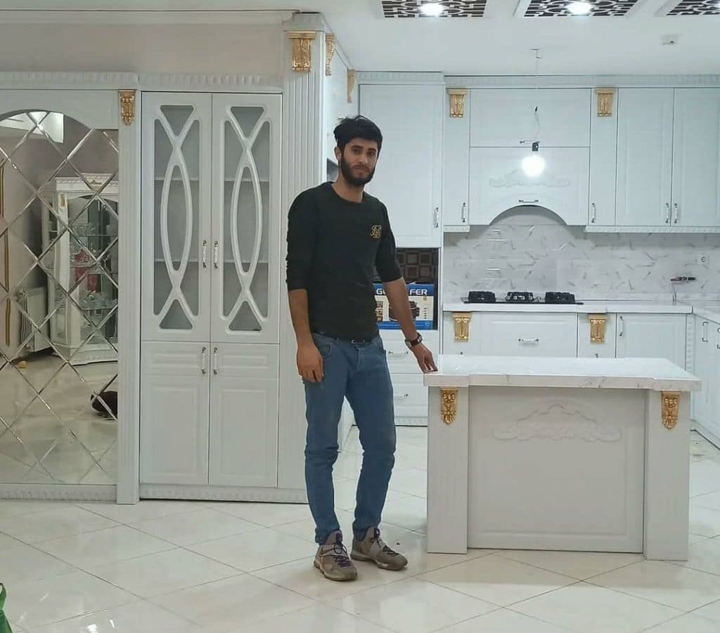 طراحی و اجرای کابینت کرمی در سلماس