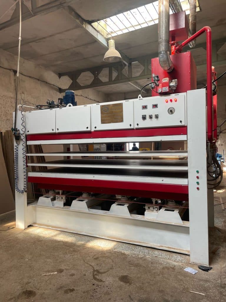 طراحی و تولید دستگاه پرس چوب نیوتکنیک در تهران