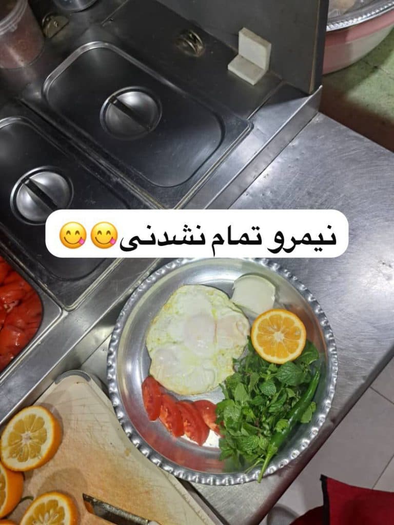 رستوران دریایی جناب خان در بندر گناوه