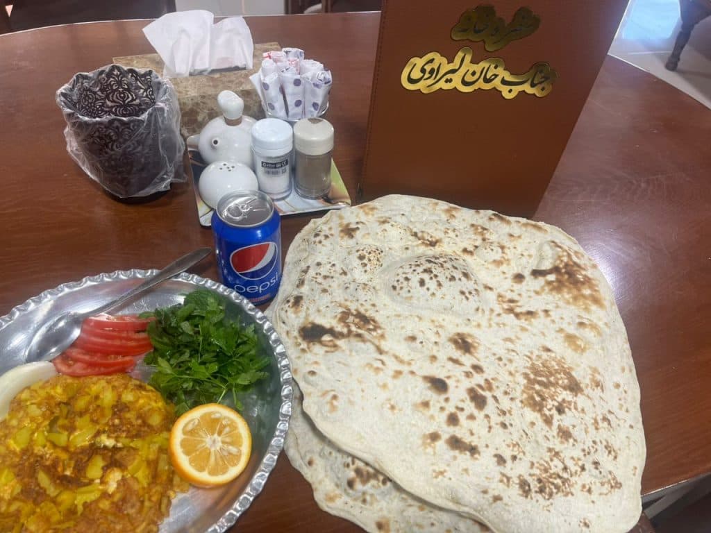 رستوران دریایی جناب خان در بندر گناوه