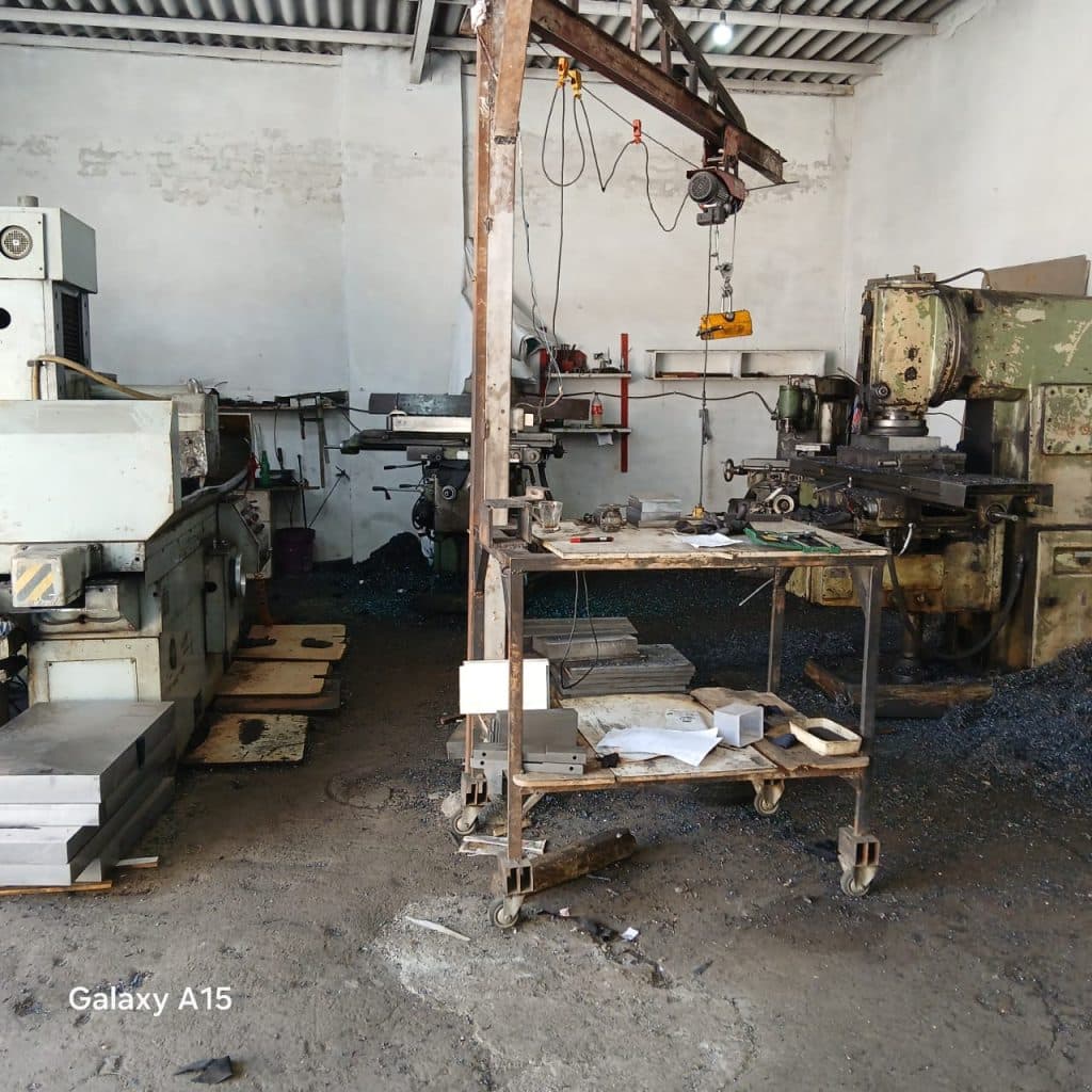 خدمات سنگ و فرز آریا قالب در کرج