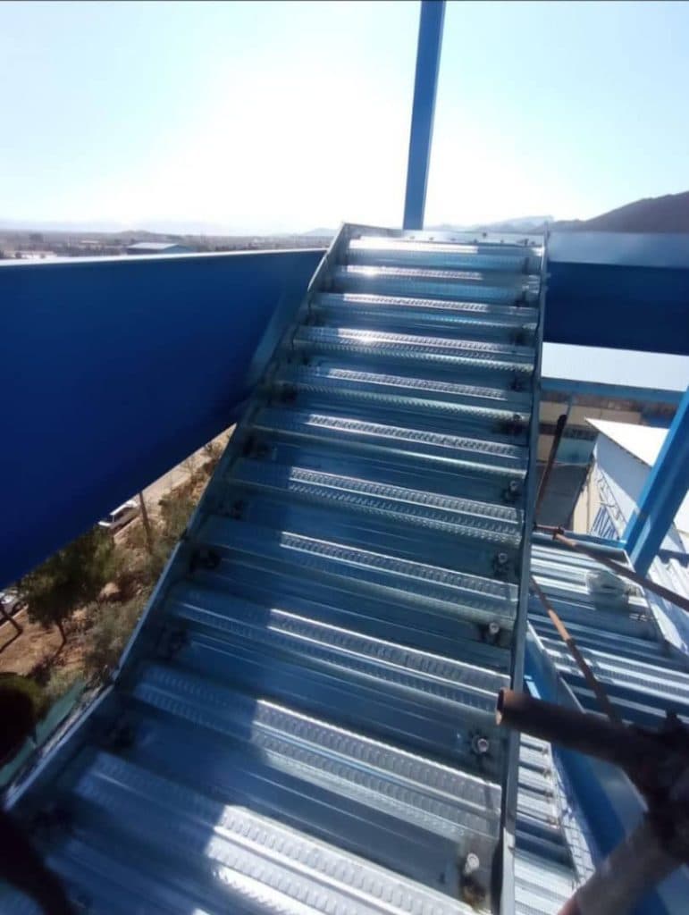 اجرا سقف عرشه فولادی صالحی در اصفهان